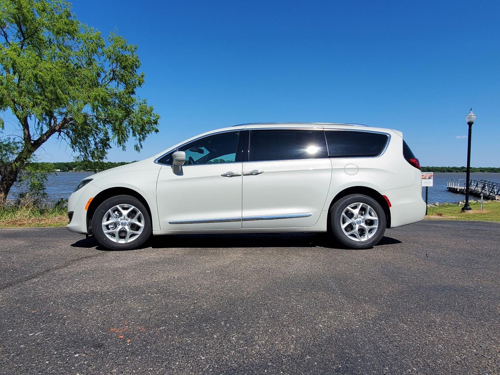 Chrysler pacifica touring l